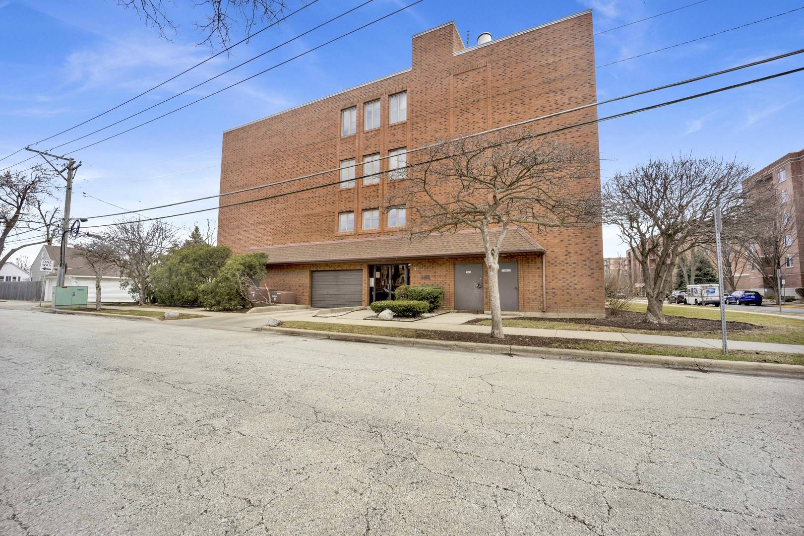 1302 E Washington Street #A1, Des Plaines, IL 60016