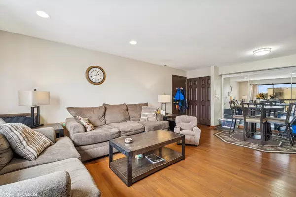 Prospect Heights, IL 60070,670 Pinecrest Drive #304