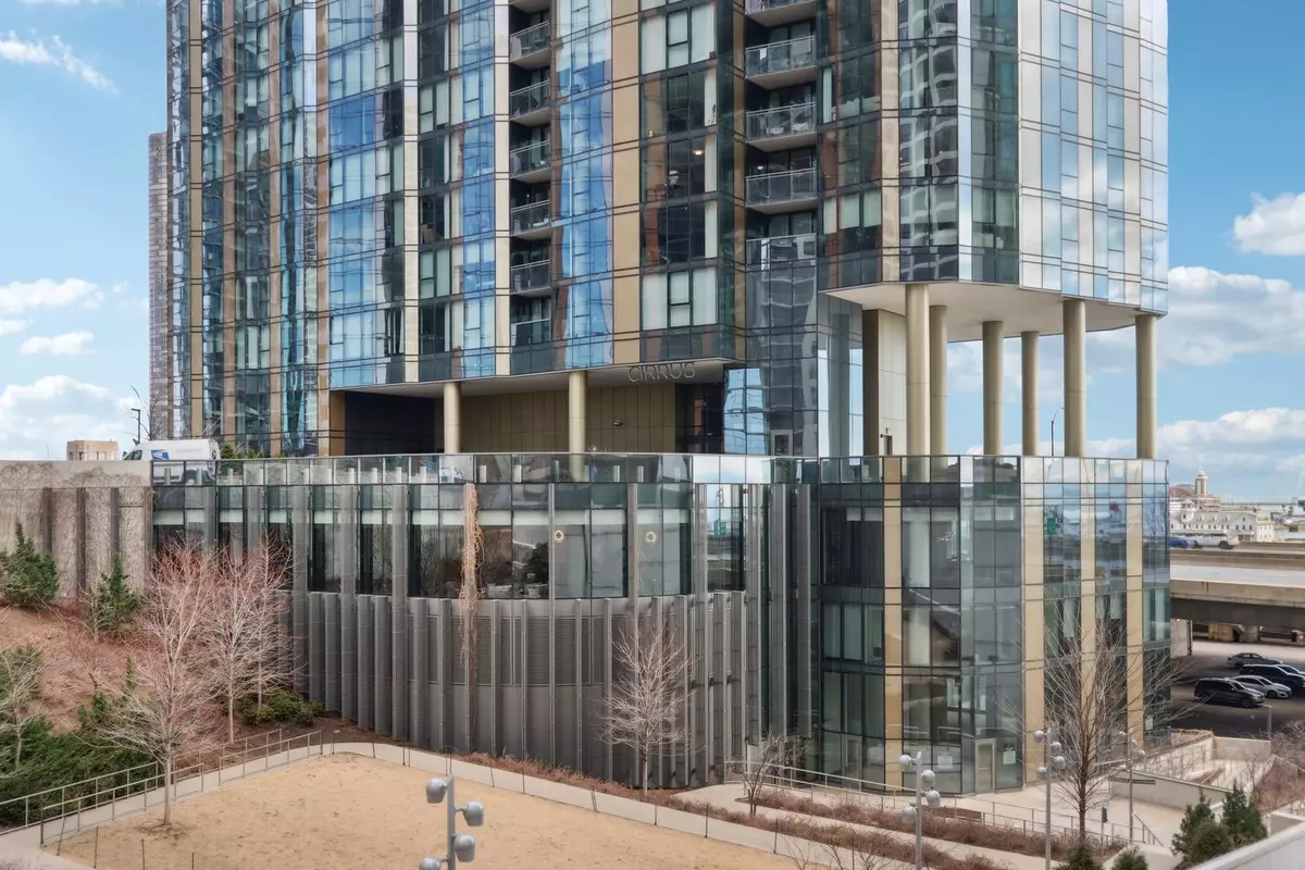Chicago, IL 60601,211 N Harbor Drive #1008