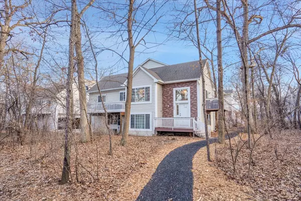 Round Lake, IL 60073,253 W Whispering Oaks Lane #253