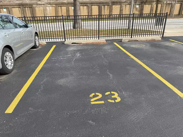 112 S East Avenue #P23, Oak Park, IL 60302