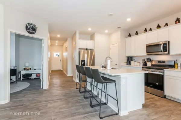 North Aurora, IL 60542,205 Sussex Court