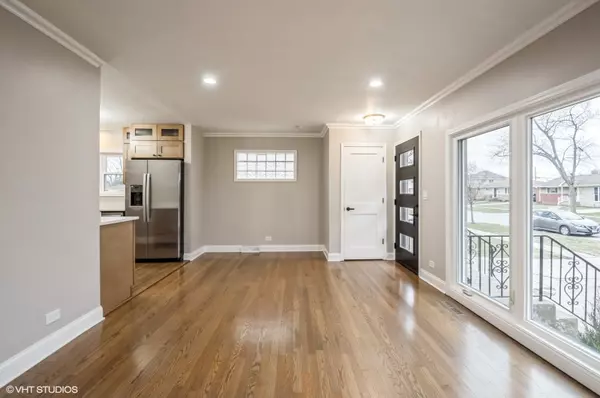 Niles, IL 60714,7537 N Neva N Avenue