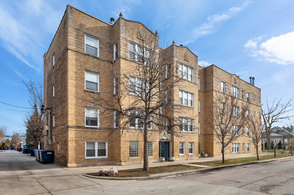 3000 W Sunnyside Avenue #2, Chicago, IL 60625