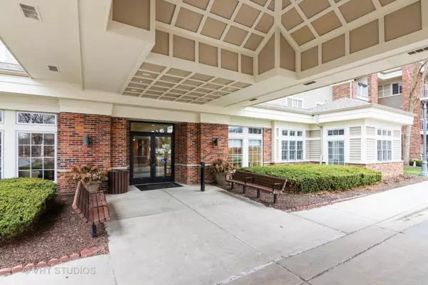 East Dundee, IL 60118,605 Barrington Avenue #228