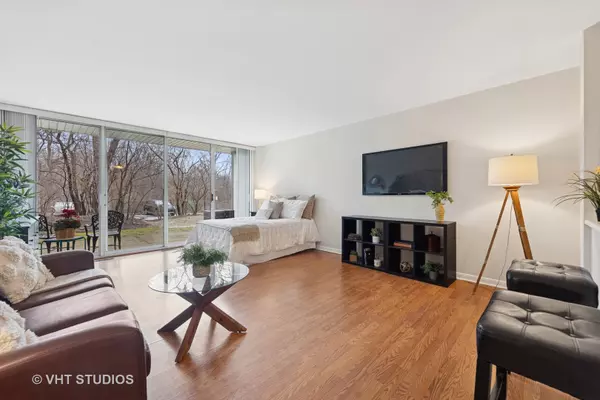 Lisle, IL 60532,5800 Oakwood Drive #1D