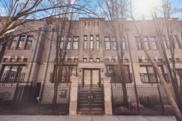 123 W OAK Street #G, Chicago, IL 60610