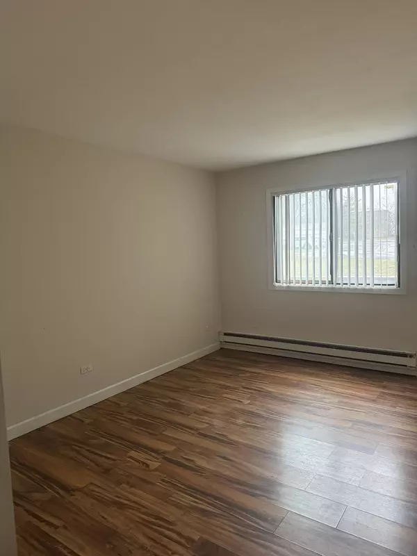 Glendale Heights, IL 60139,190 S Waters Edge Drive #101