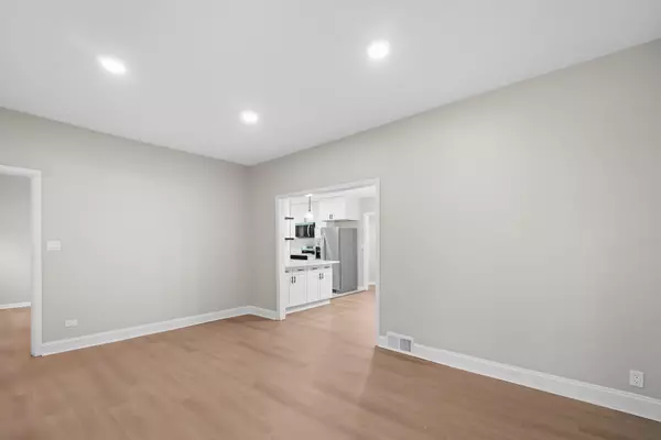 Villa Park, IL 60181,709 S Riverside Drive