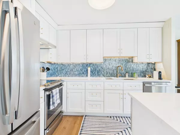 Chicago, IL 60637,1700 E 56th Street #3201