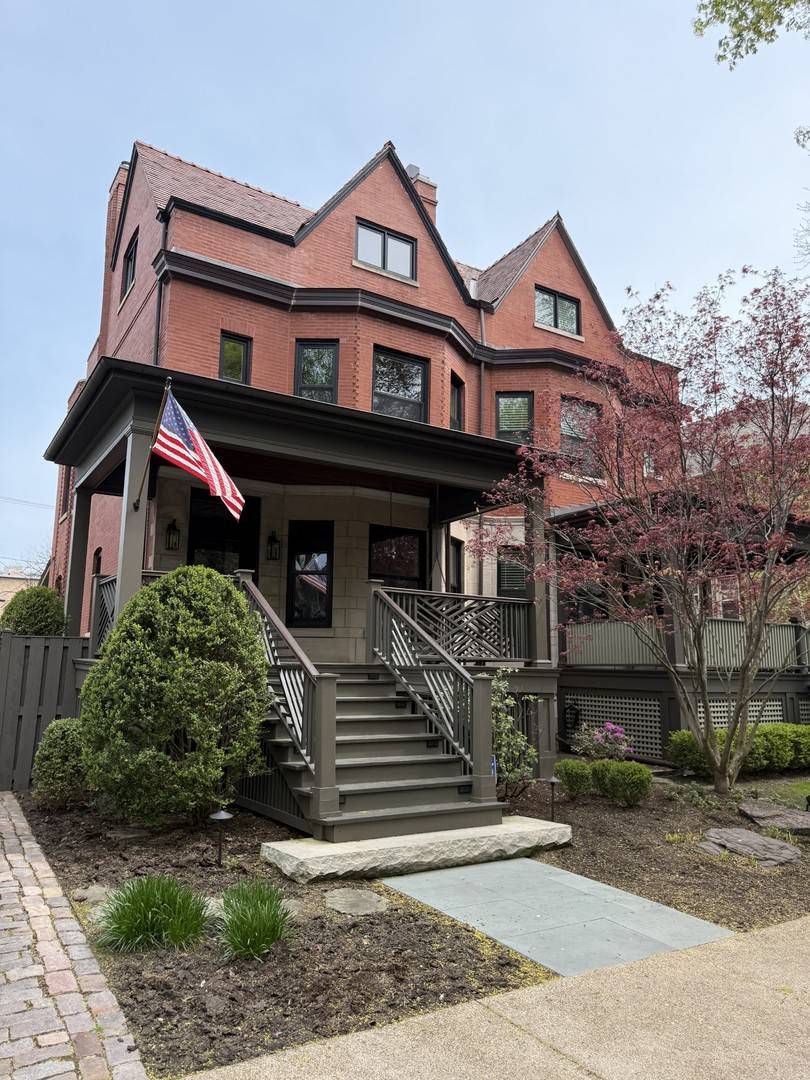 5335 N Lakewood Avenue,  Chicago,  IL 60640