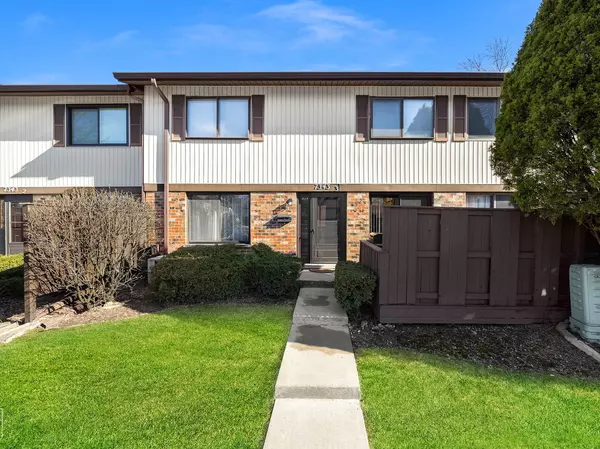 7343 Country Creek Way #3, Downers Grove, IL 60516