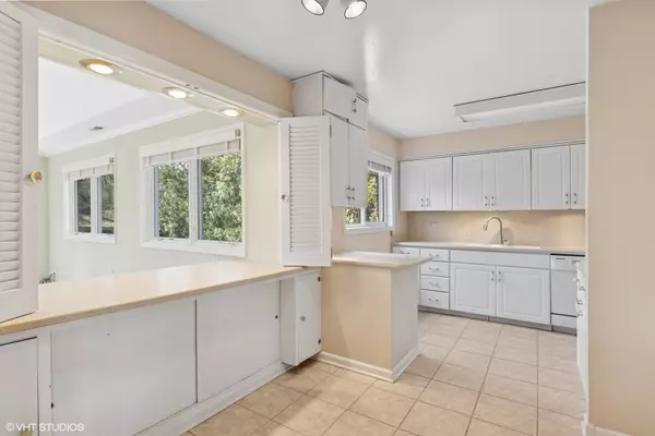 Wilmette, IL 60091,3129 Sprucewood Road