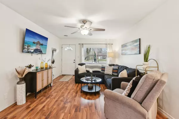 North Aurora, IL 60542,118 Elm Avenue