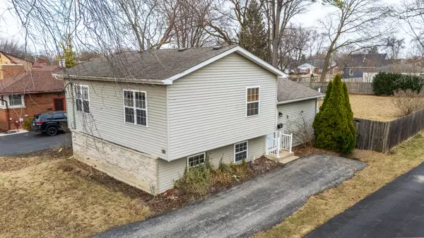 Grayslake, IL 60030,337 S Lake Street