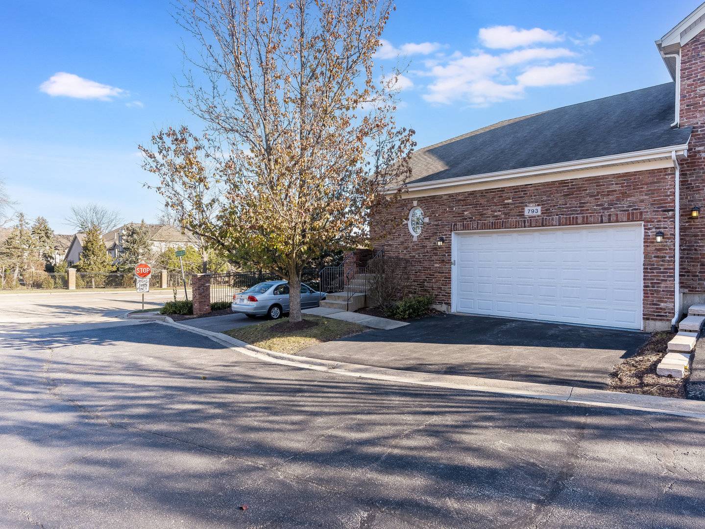 Palatine, IL 60067,793 N Augustus Court