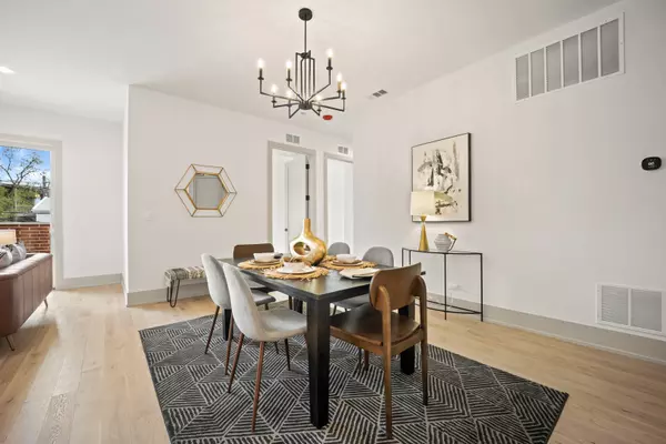 Chicago, IL 60660,1548 W Ardmore Avenue #2E