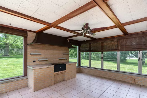 Barrington, IL 60010,129 Roth Avenue