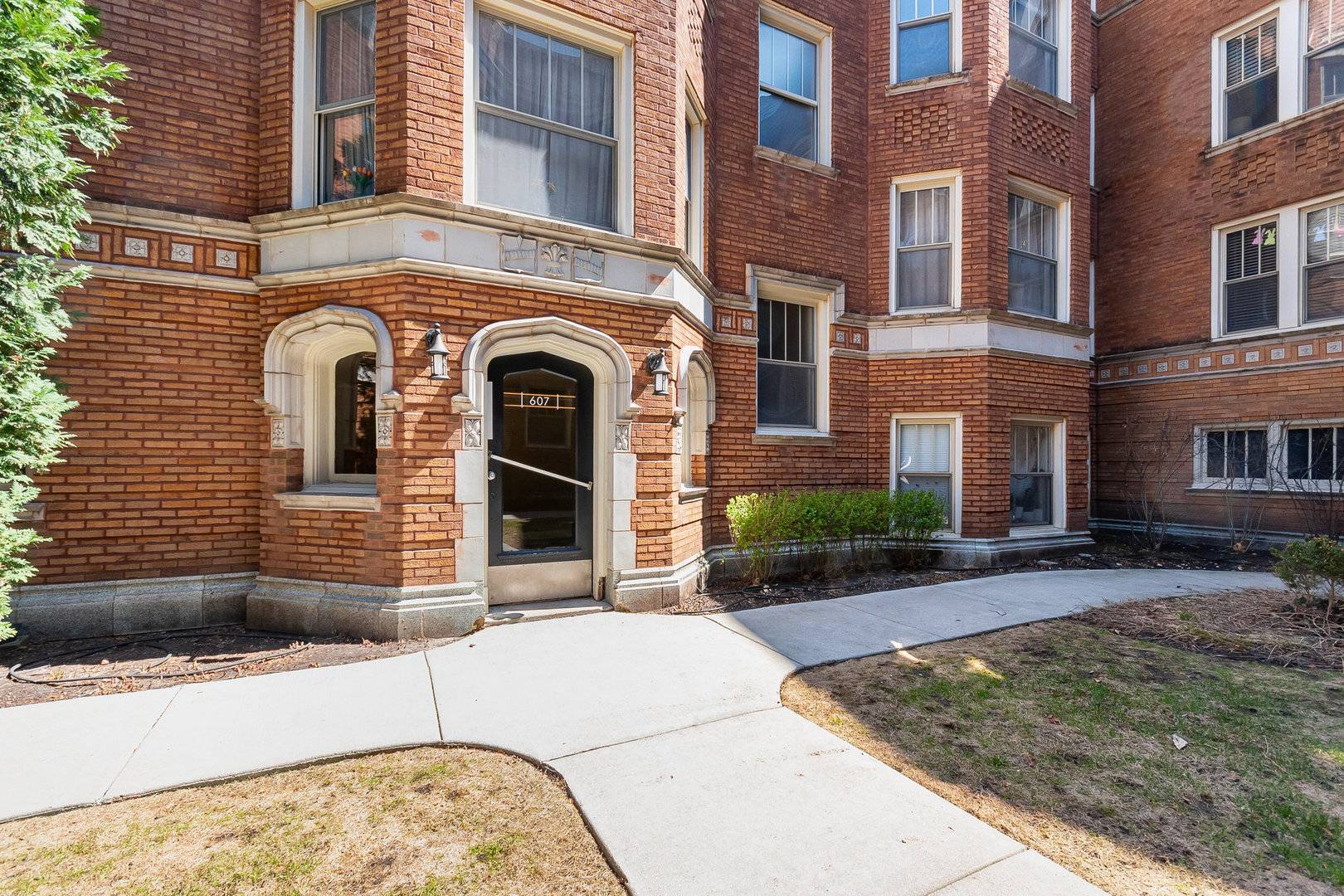 Oak Park, IL 60302,607 Washington Boulevard #3S