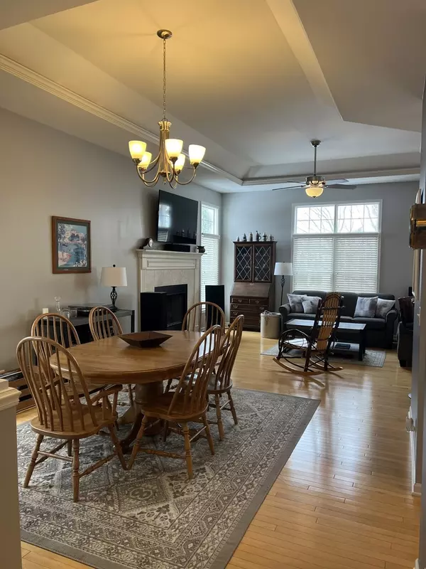 Lake In The Hills, IL 60156,1 Austrian Court