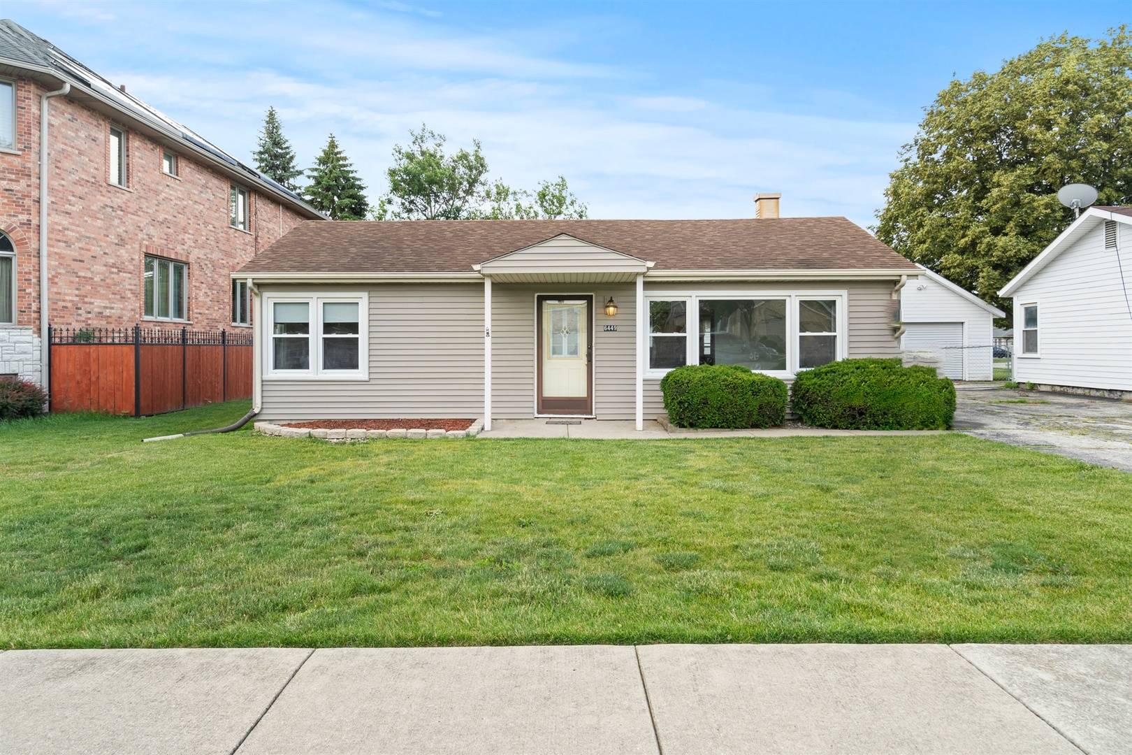 6449 W 84th Street, Burbank, IL 60459