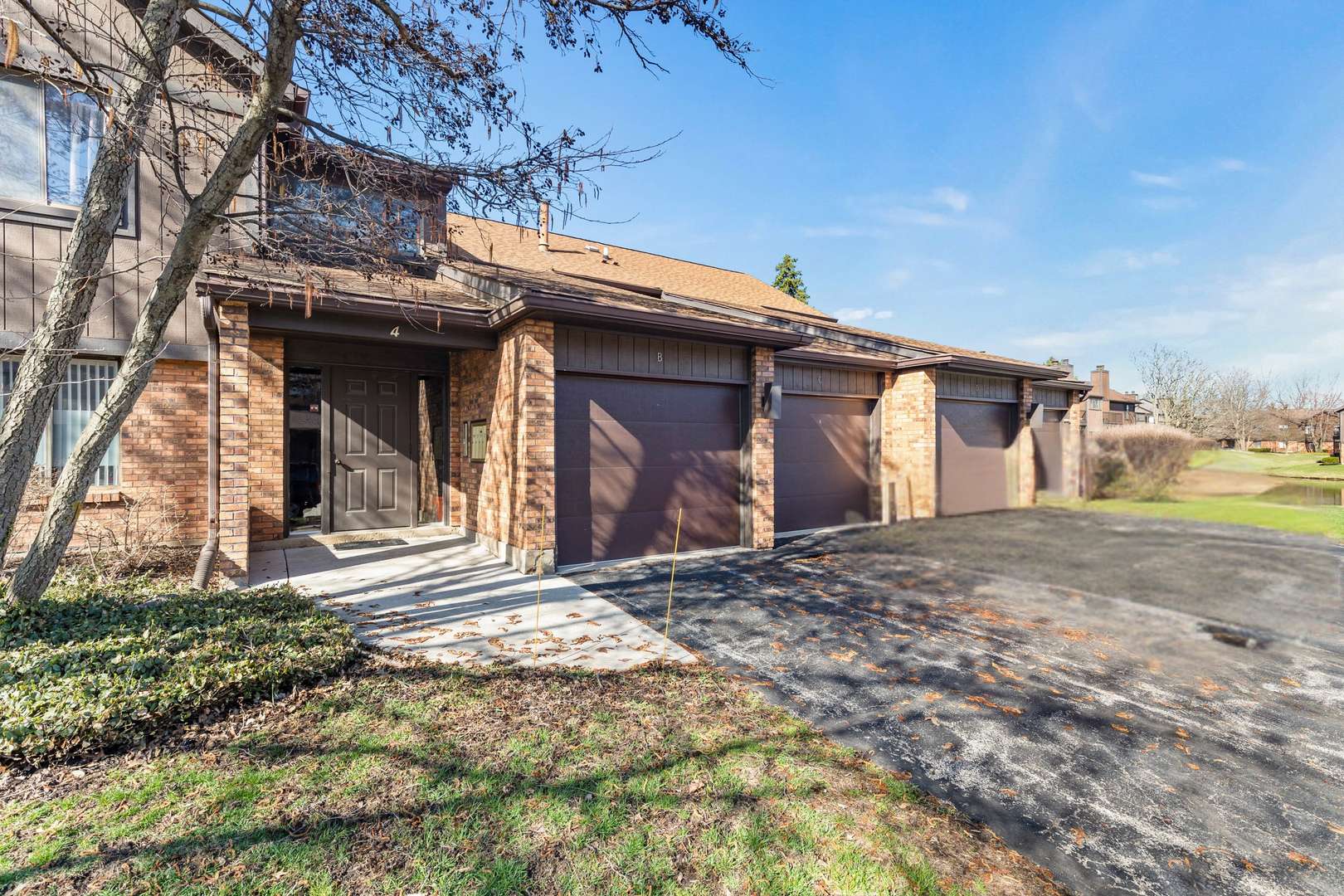 4 Creekside Circle #D, Elgin, IL 60123