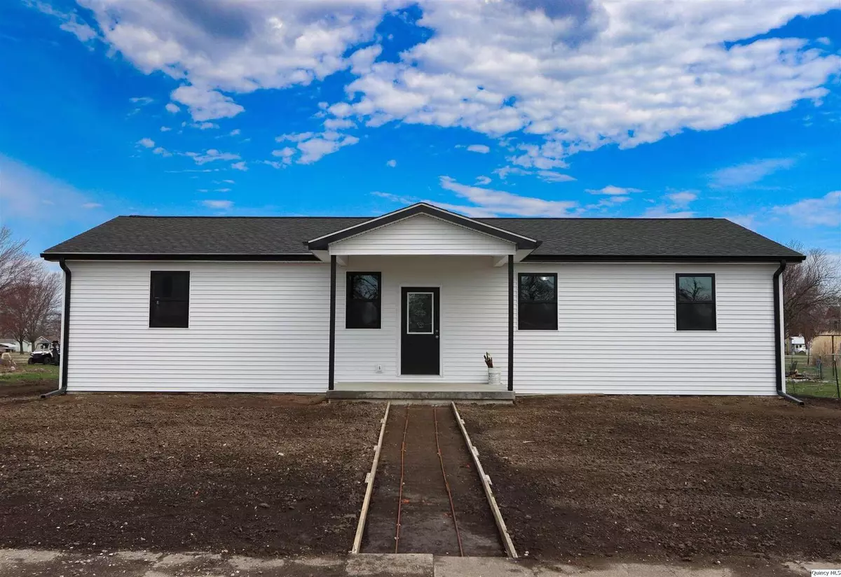Camp Point, IL 62320,104 W Prairie