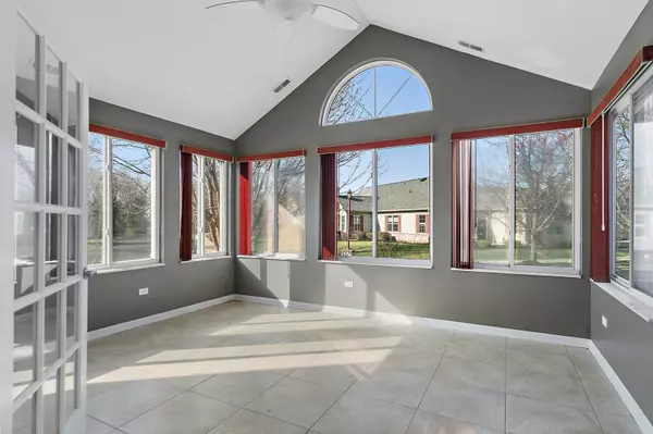 Woodstock, IL 60098,2046 Olmstead Drive #7A