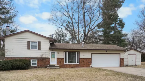 Downs, IL 61736,8054 Pine Avenue