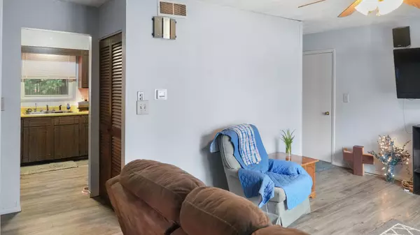 Downs, IL 61736,8054 Pine Avenue