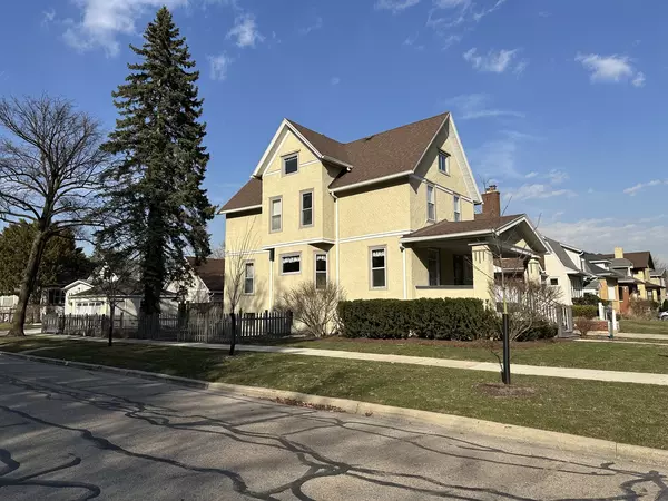 River Forest, IL 60305,7628 Washington Boulevard