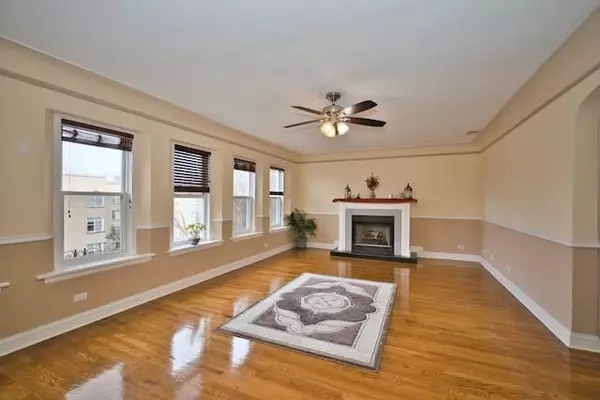 Chicago, IL 60659,6237 N Mozart Street