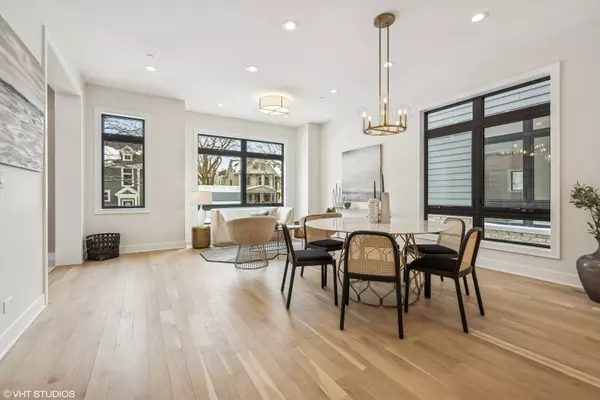 Chicago, IL 60640,4454 N greenview Avenue