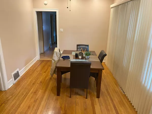 Chicago, IL 60620,8745 S Hermitage Avenue