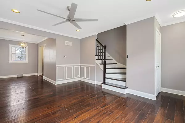 Bellwood, IL 60104,1027 Bellwood Avenue #E