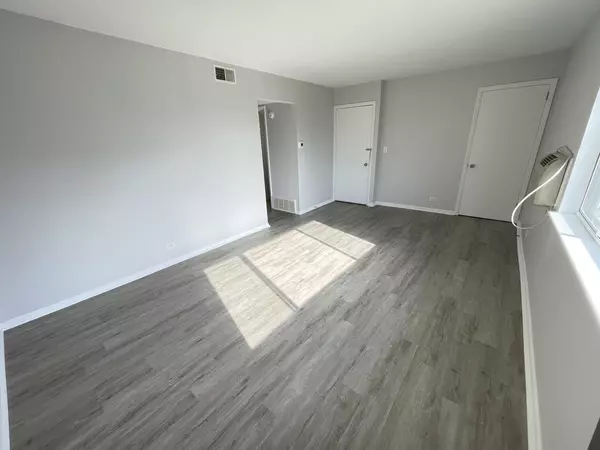 Palatine, IL 60067,235 E Palatine Road #2B