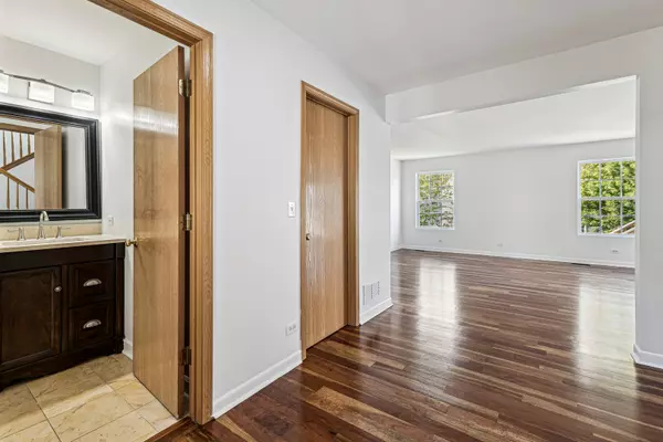 Round Lake Heights, IL 60073,2174 N Arapahoe Trail