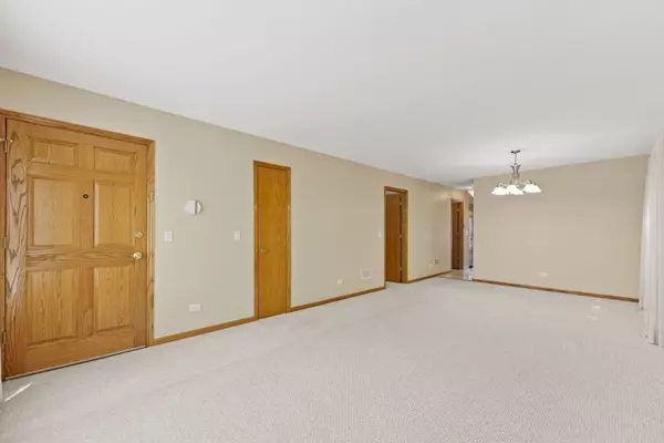 Elmwood Park, IL 60707,2915 N 74th Avenue #2