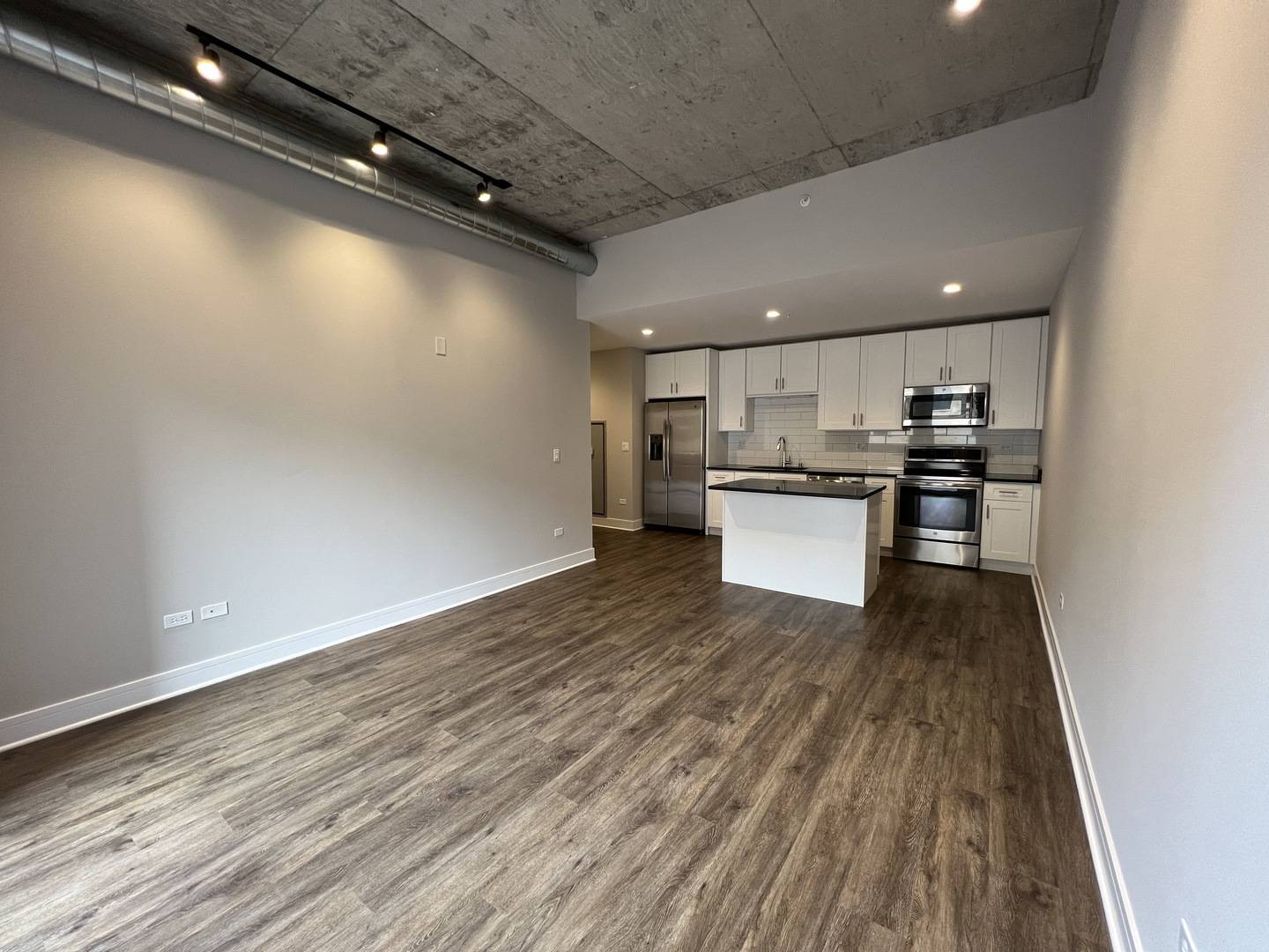 Chicago, IL 60613,3833 N Broadway Street #304