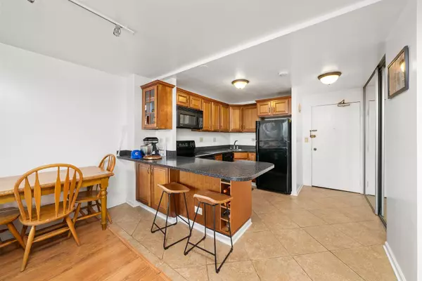 Chicago, IL 60610,88 W Schiller Street #2703