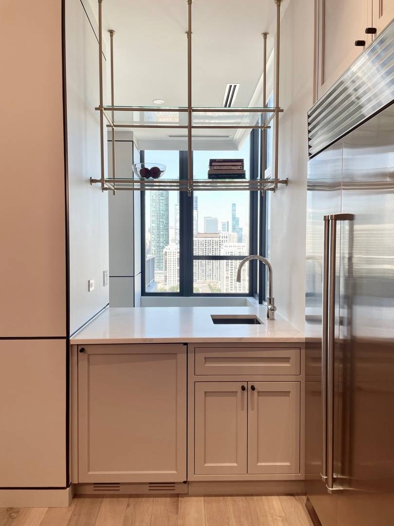 Chicago, IL 60616,1600 S Prairie Avenue #2404