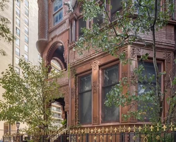 Chicago, IL 60611,79 E Cedar Street