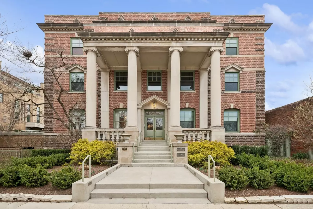 Oak Park, IL 60301,156 N Oak Park Avenue #2H
