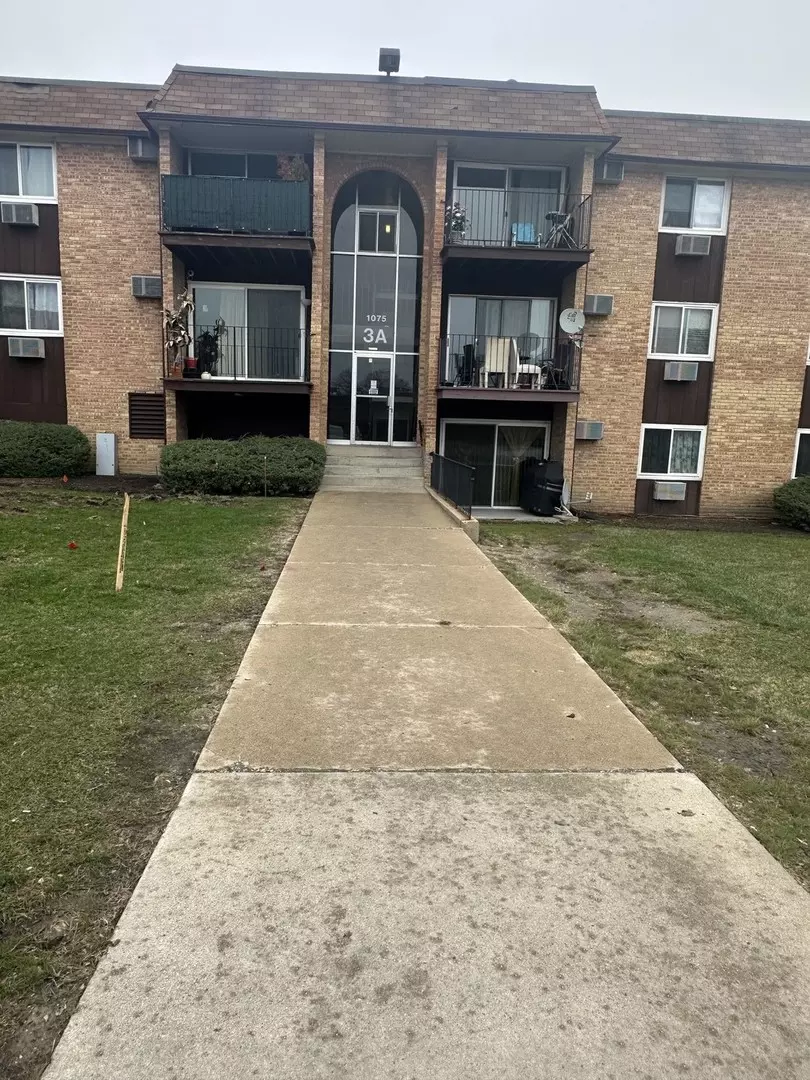 Hoffman Estates, IL 60169,1075 Higgins Quarters Drive #3-208