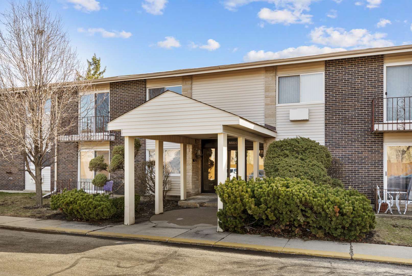 8884 Steven Drive #2C, Des Plaines, IL 60016