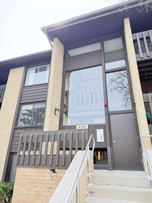 Willowbrook, IL 60527,6179 Knoll Wood Road #205