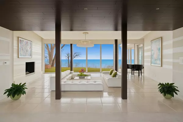 Highland Park, IL 60035,2441 Woodbridge Lane