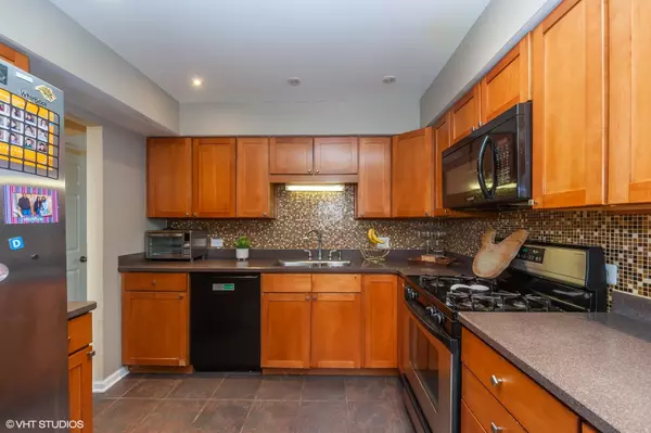 Vernon Hills, IL 60061,837 Faulkner Place #837