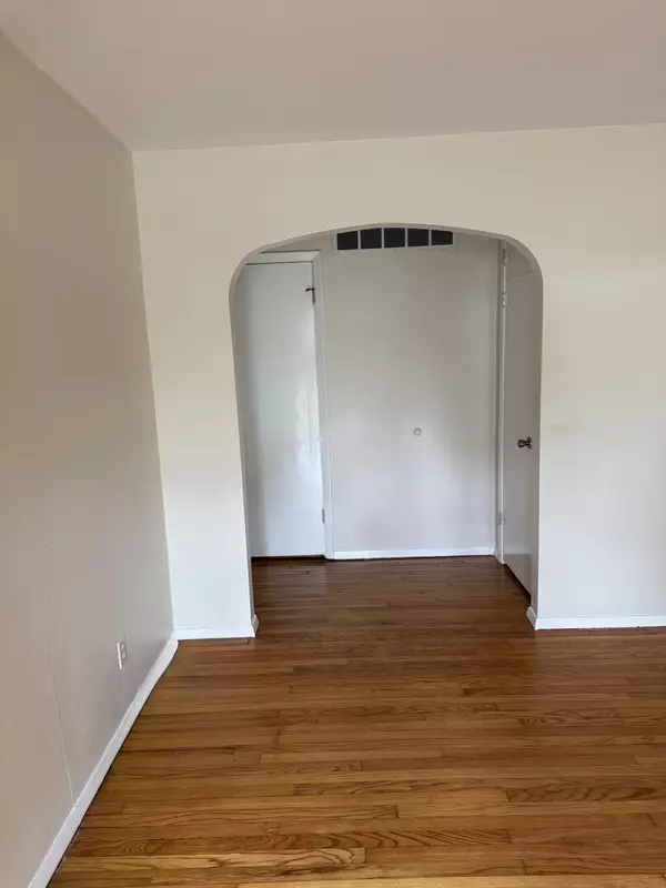 Urbana, IL 61801,915 N Linview Avenue