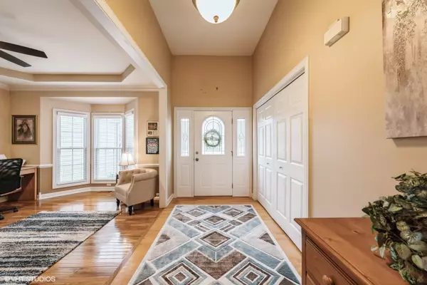 North Aurora, IL 60542,827 Columbia Circle